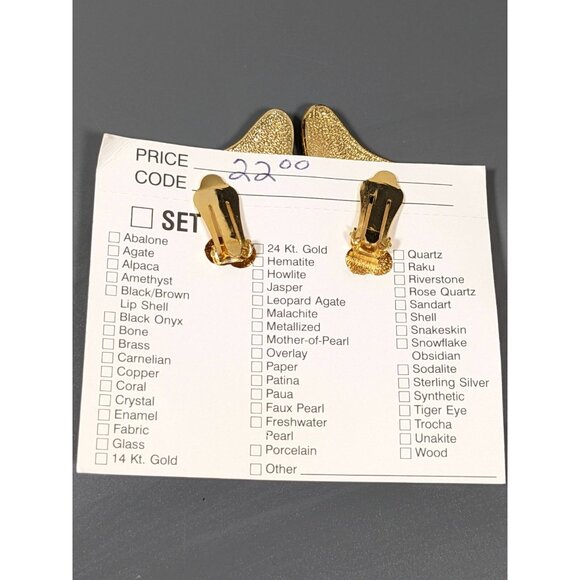 Vintage Karla Jordan Gold Tone Textured Asymmetrical Bold Clip Earrings Unique - Picture 5 of 7